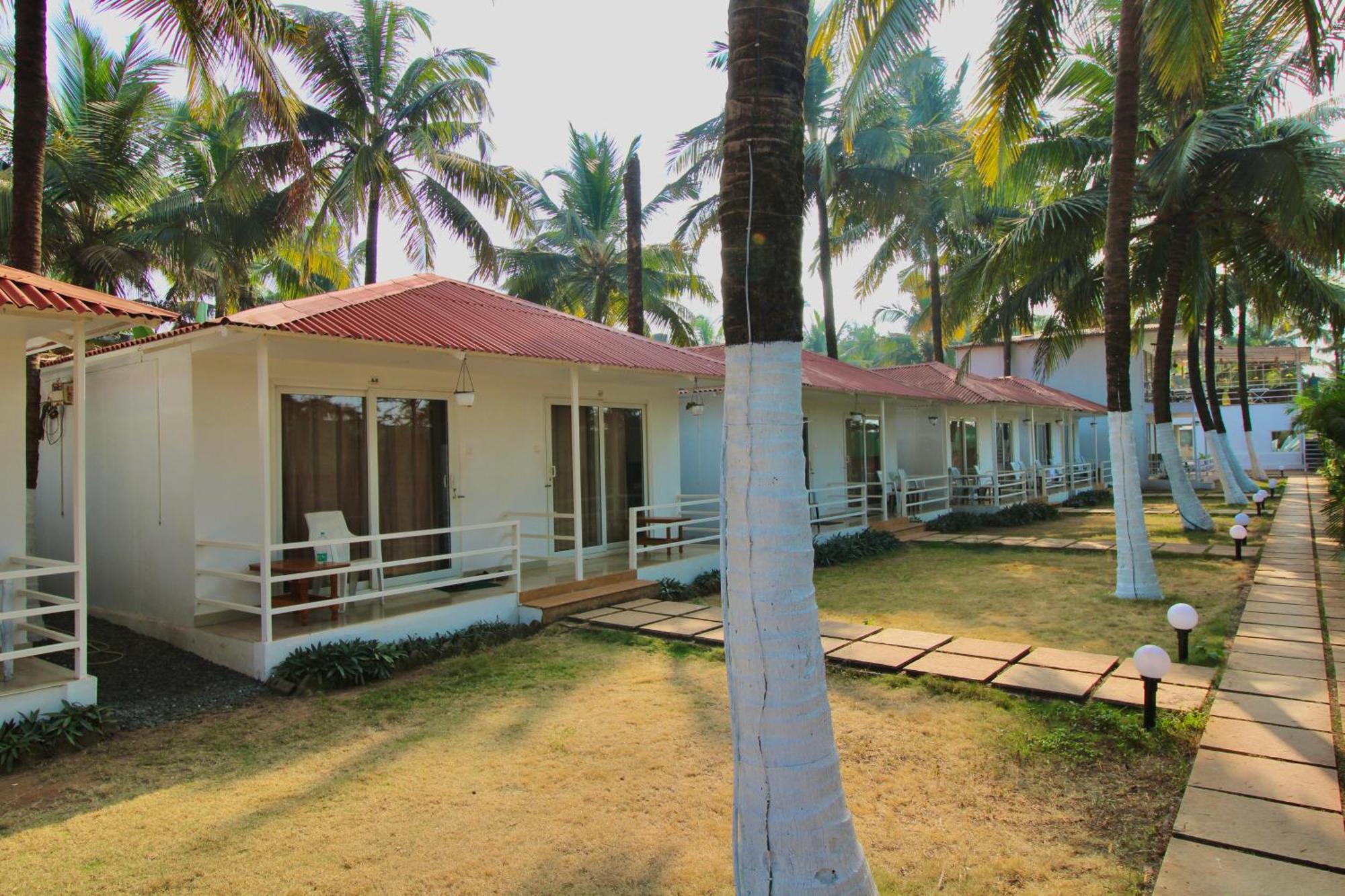 Arabian Sea Beach Resort Morjim Exterior foto