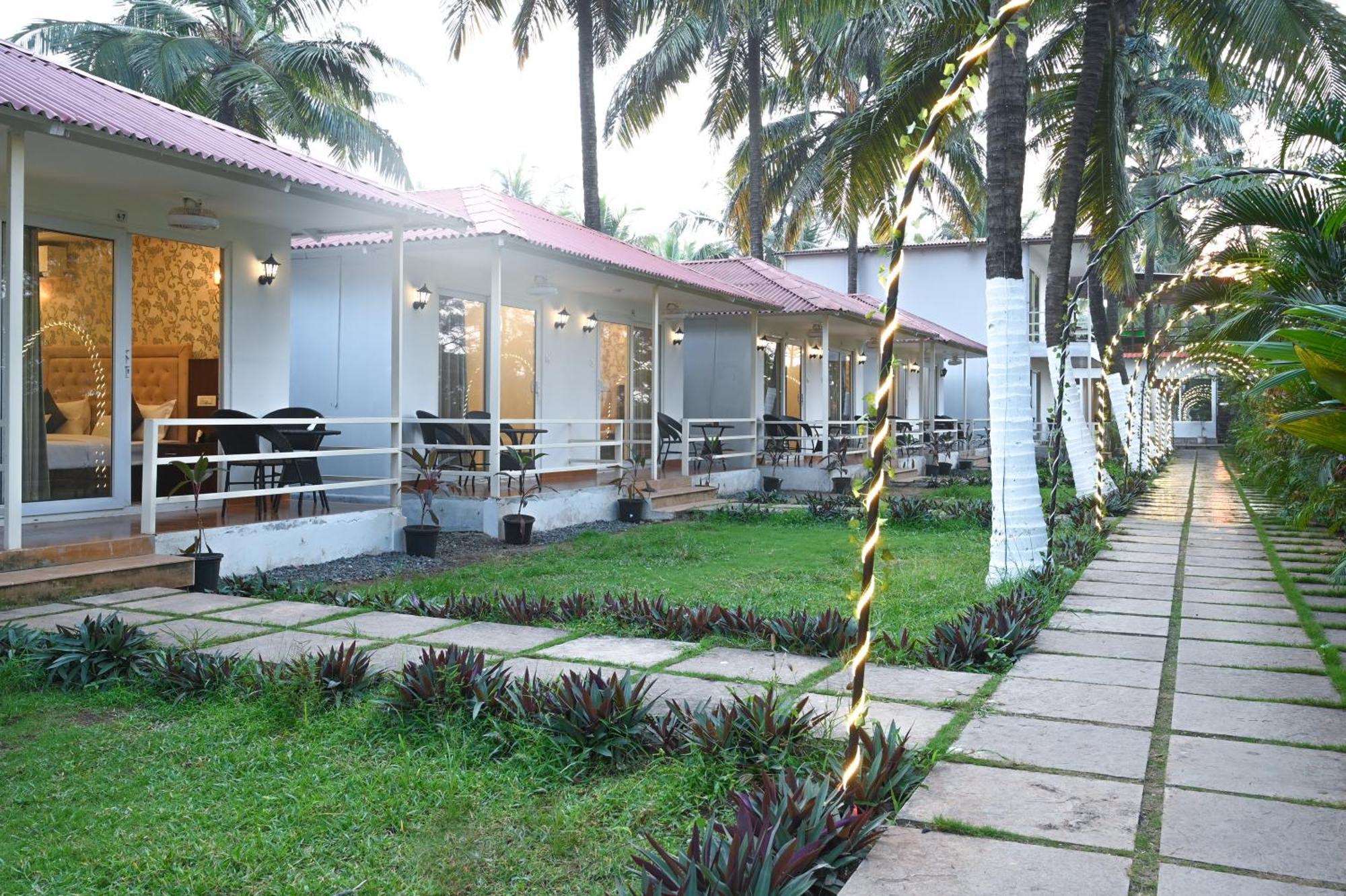 Arabian Sea Beach Resort Morjim Exterior foto