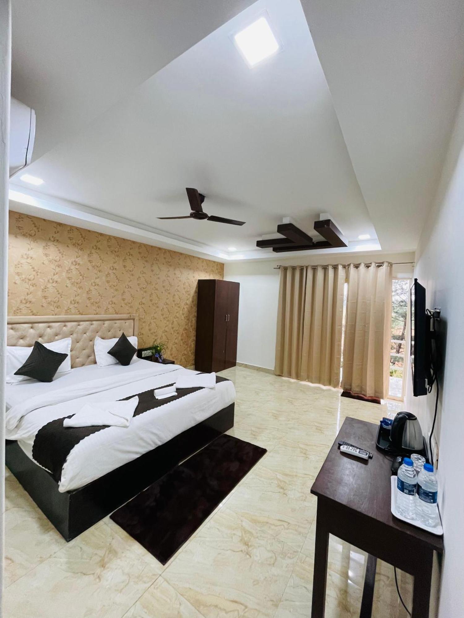 Arabian Sea Beach Resort Morjim Exterior foto